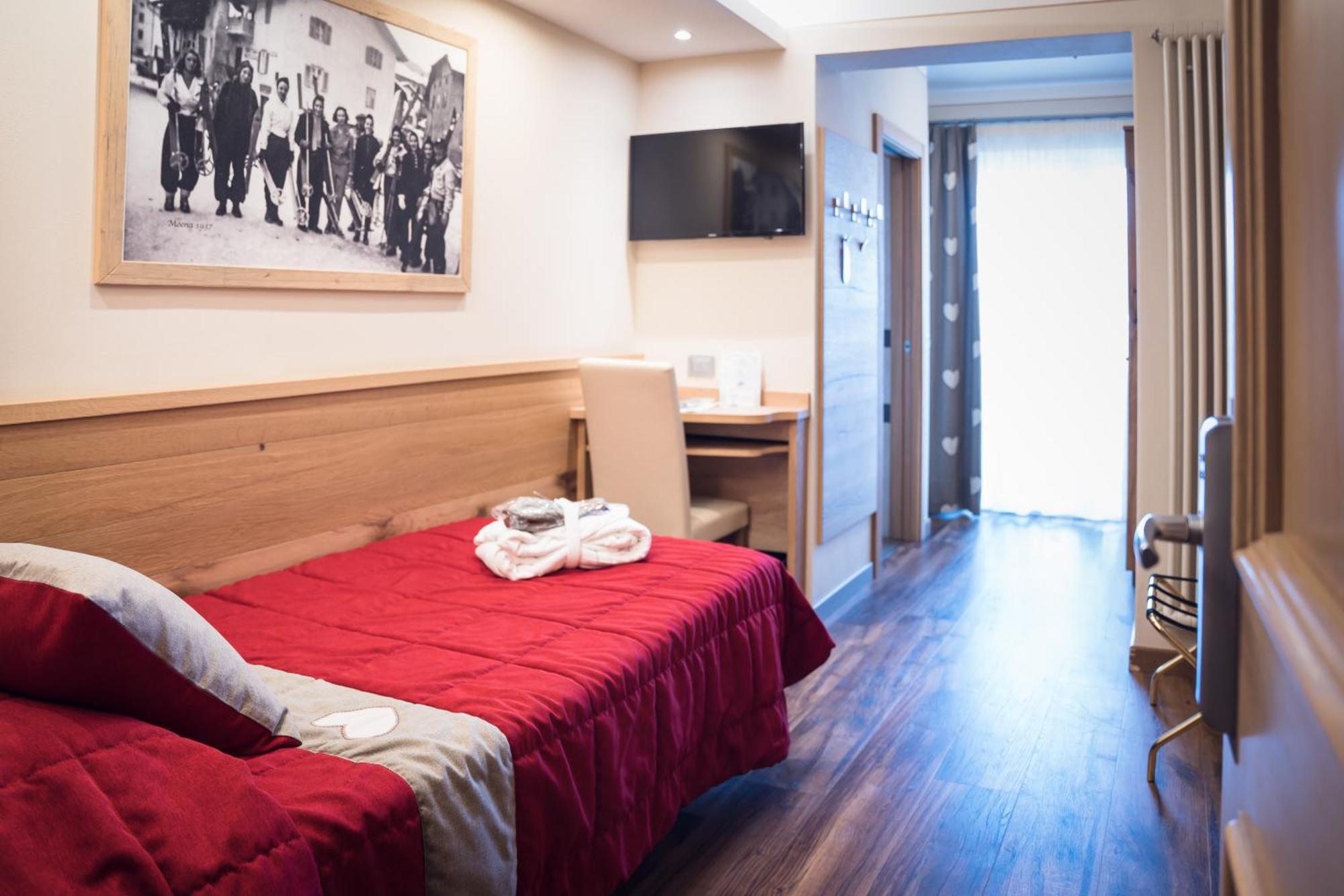 Hotel Alle Alpi Moena Eksteriør billede