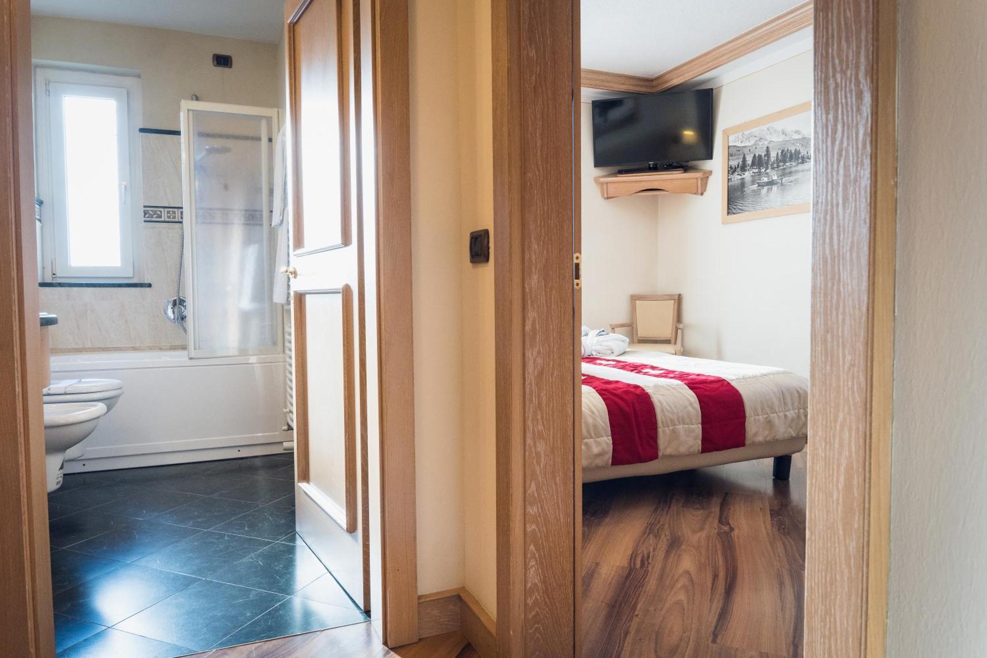 Hotel Alle Alpi Moena Eksteriør billede
