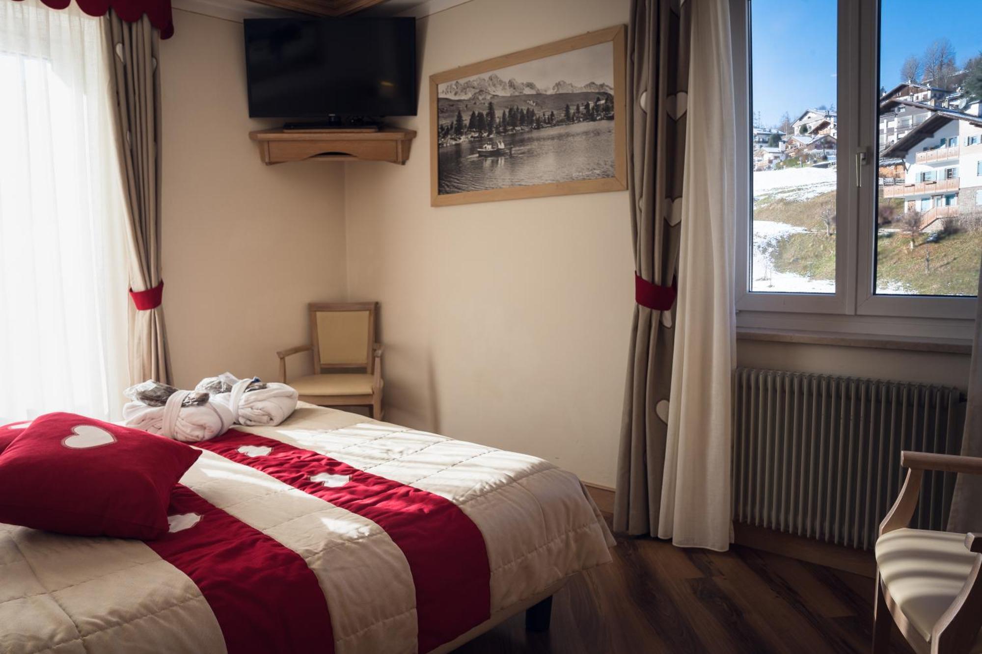 Hotel Alle Alpi Moena Eksteriør billede