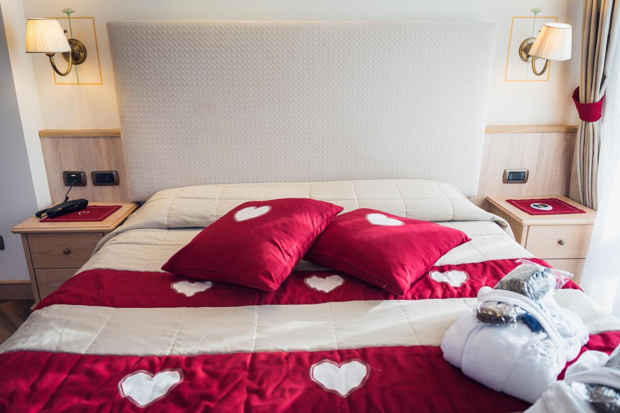 Hotel Alle Alpi Moena Eksteriør billede