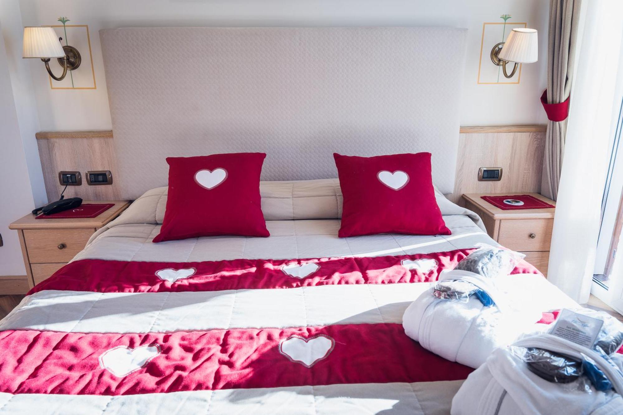 Hotel Alle Alpi Moena Eksteriør billede