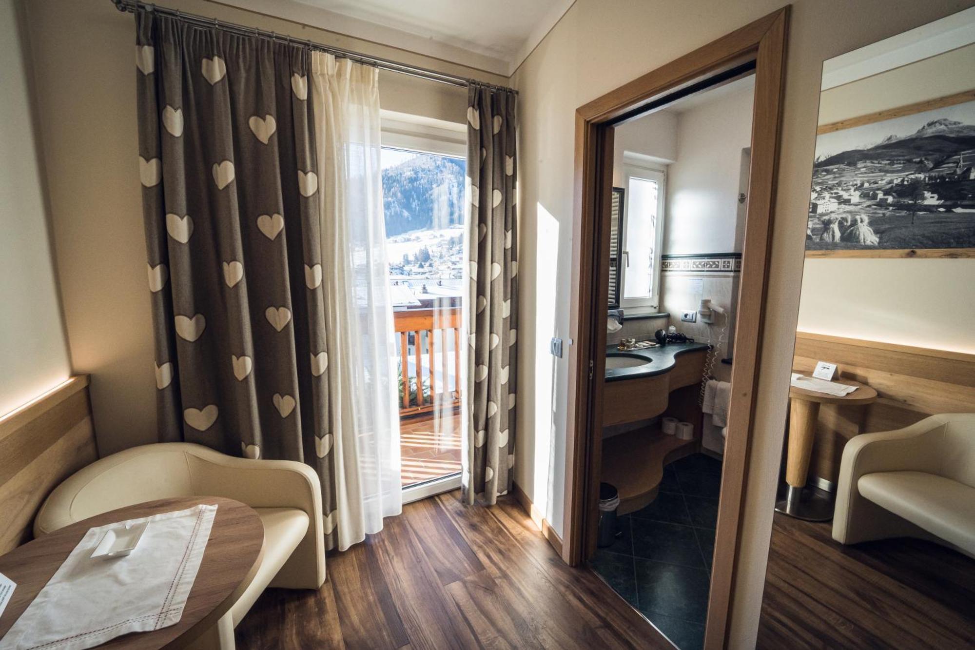 Hotel Alle Alpi Moena Eksteriør billede