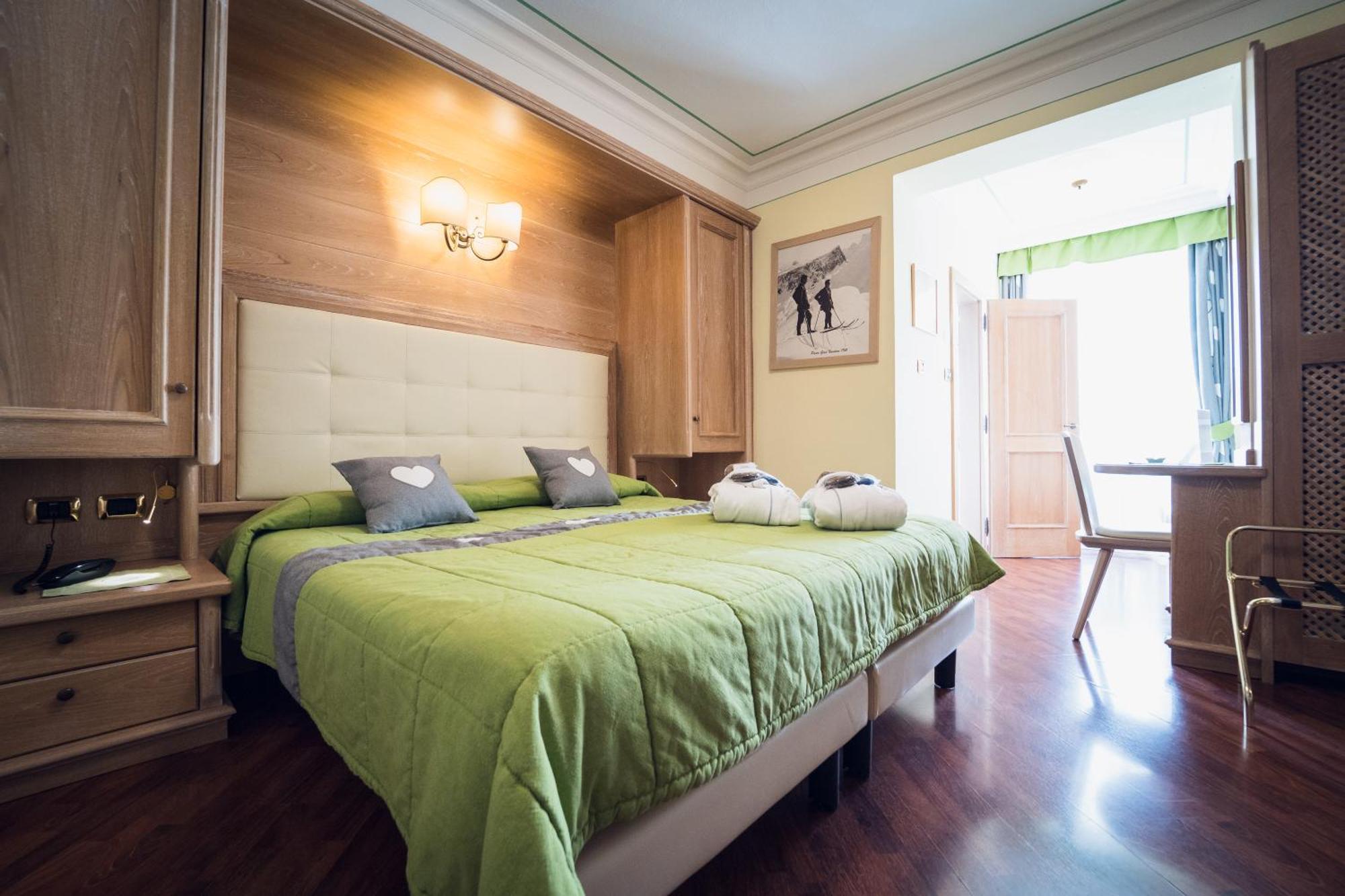 Hotel Alle Alpi Moena Eksteriør billede