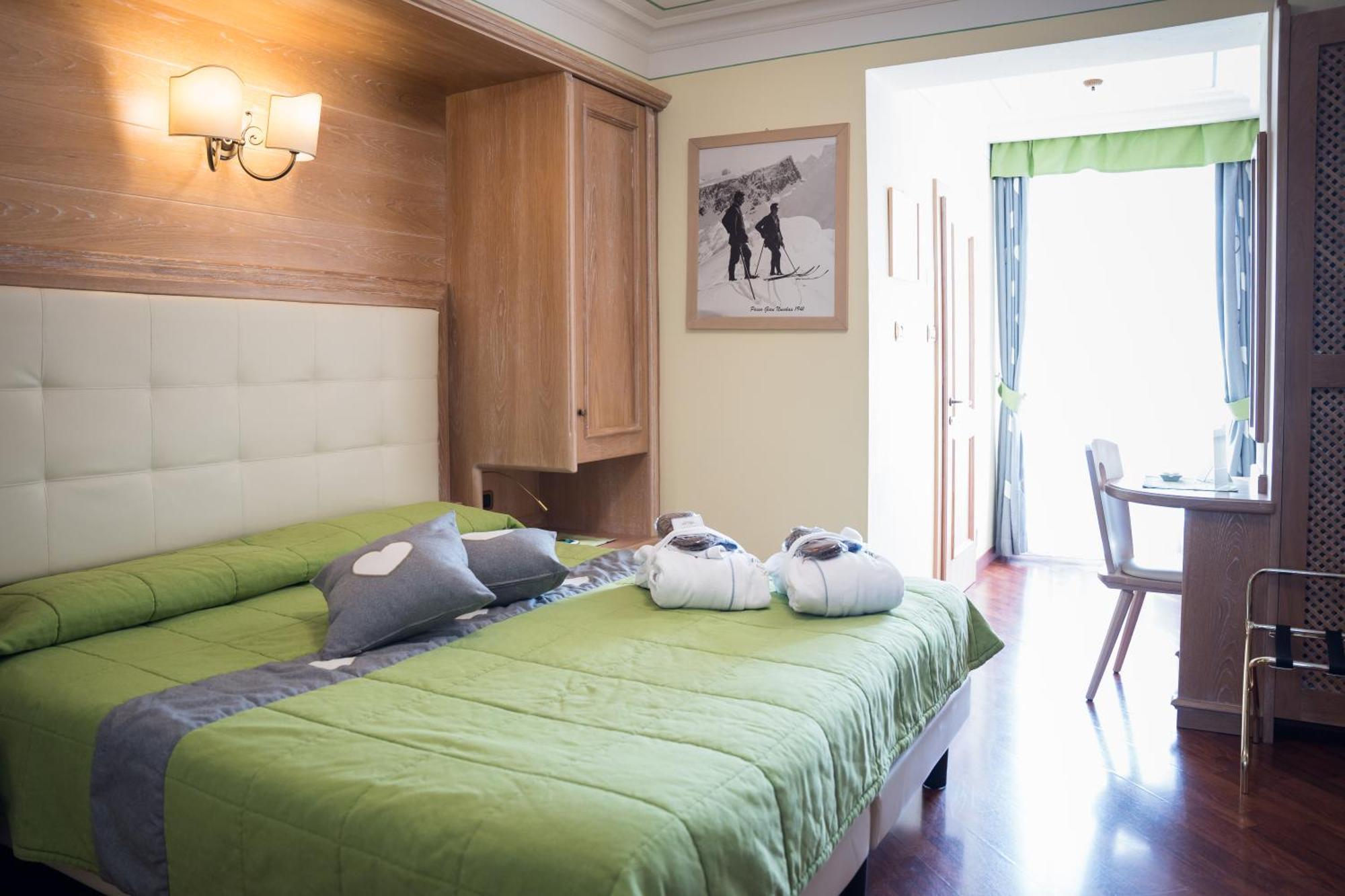 Hotel Alle Alpi Moena Eksteriør billede