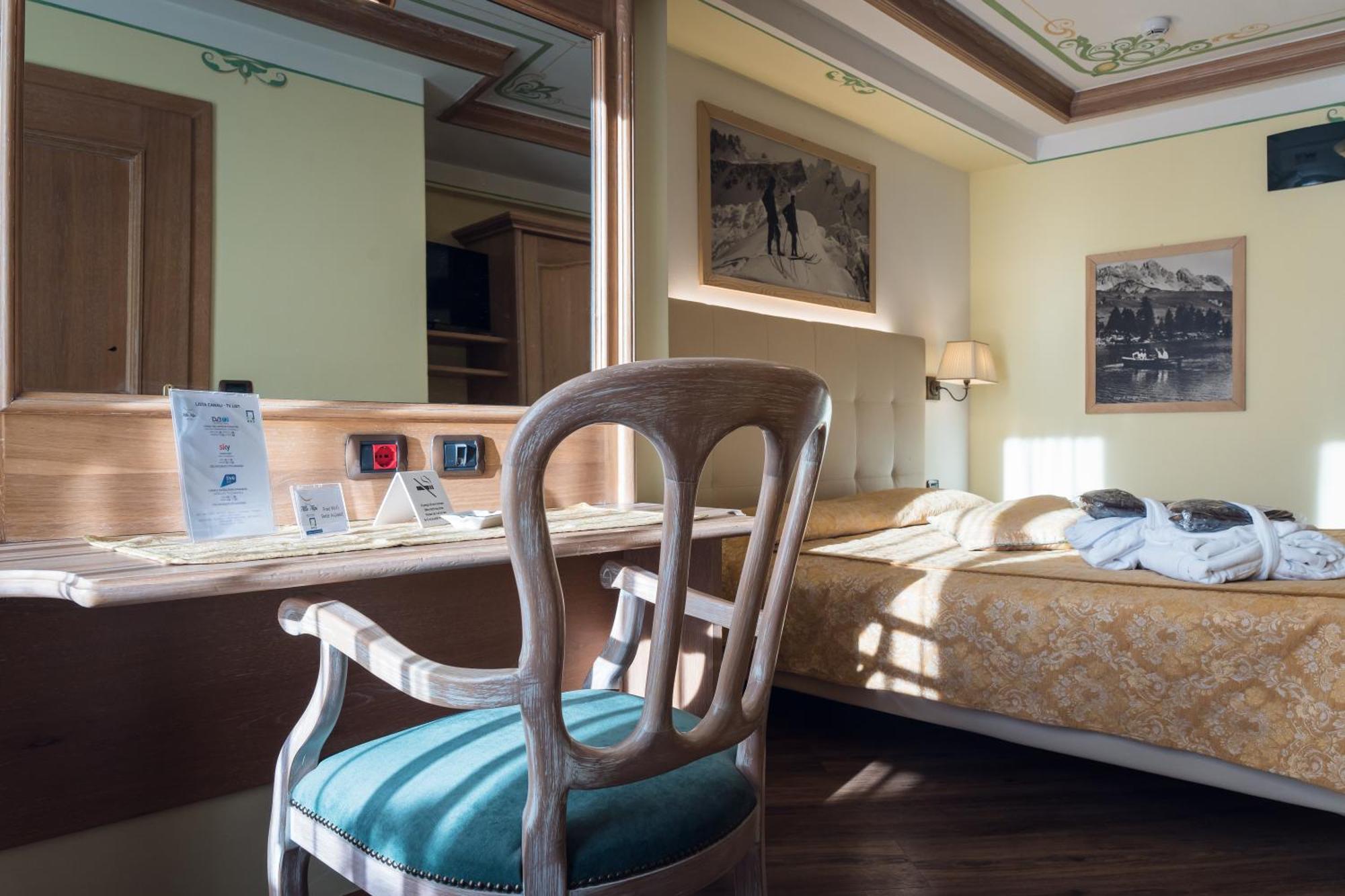 Hotel Alle Alpi Moena Eksteriør billede