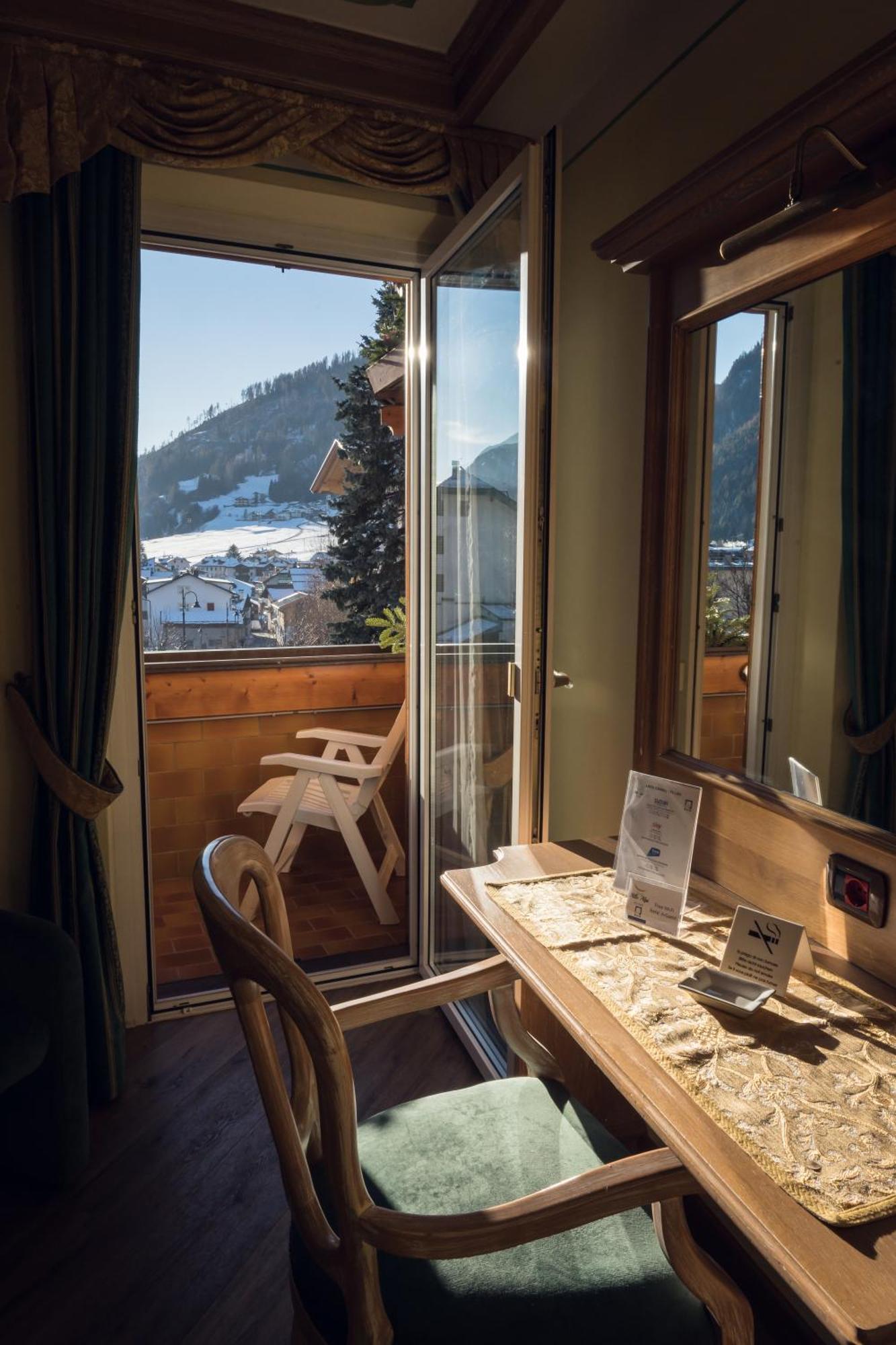 Hotel Alle Alpi Moena Eksteriør billede