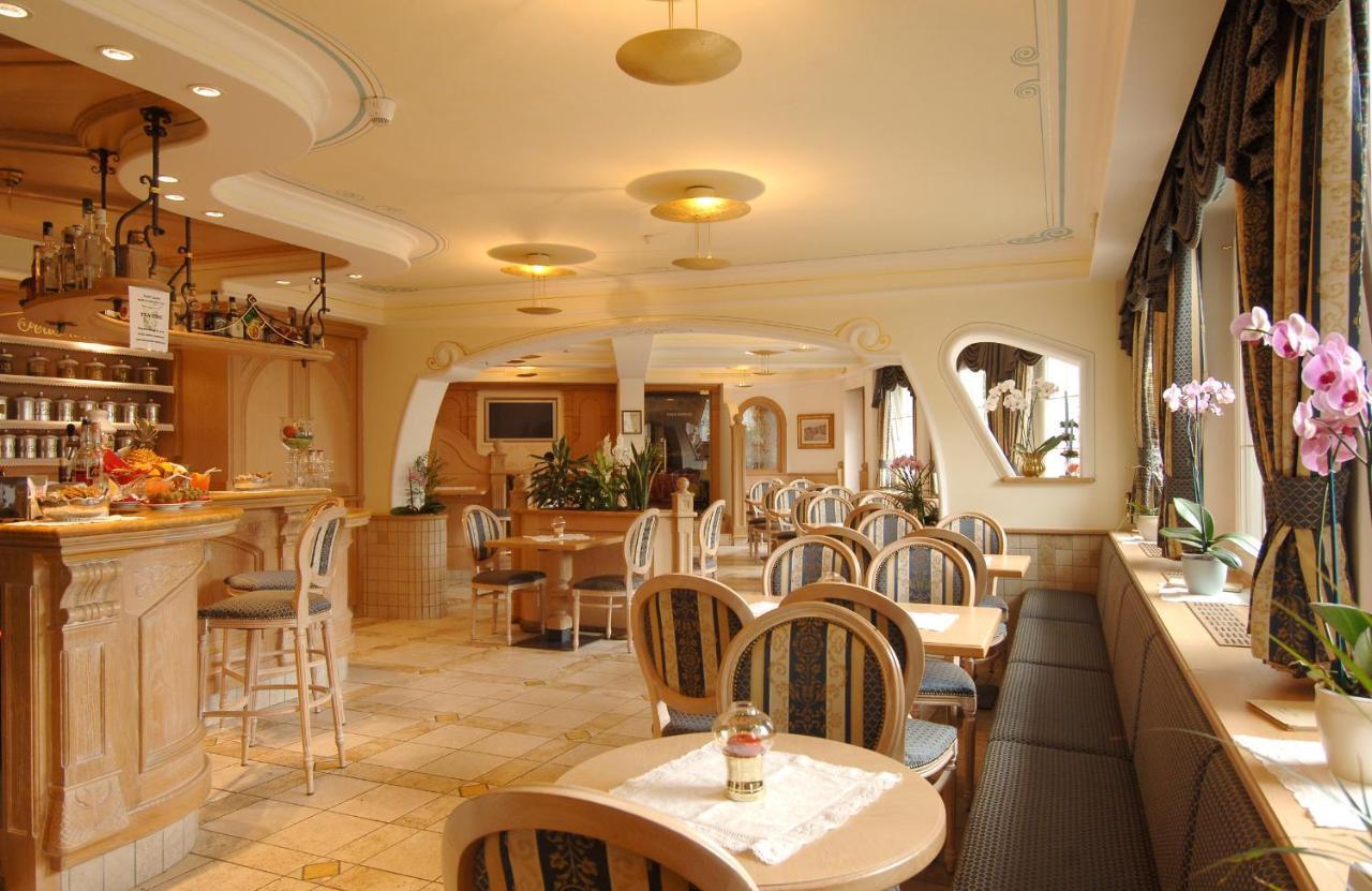Hotel Alle Alpi Moena Eksteriør billede