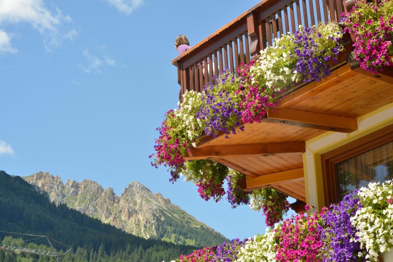 Hotel Alle Alpi Moena Eksteriør billede