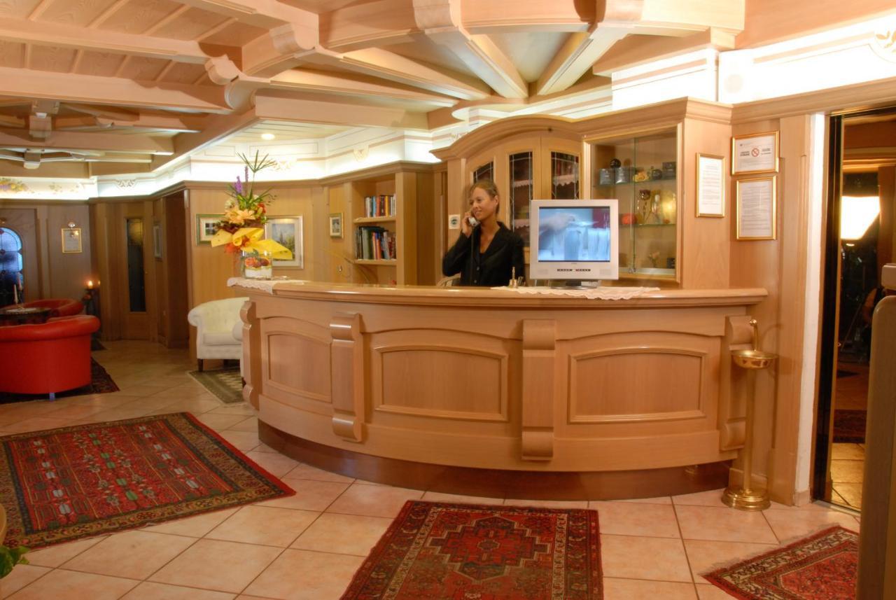 Hotel Alle Alpi Moena Eksteriør billede